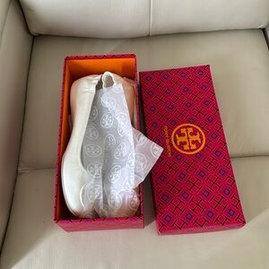 Brand new Tory Burch flats white with box size 9